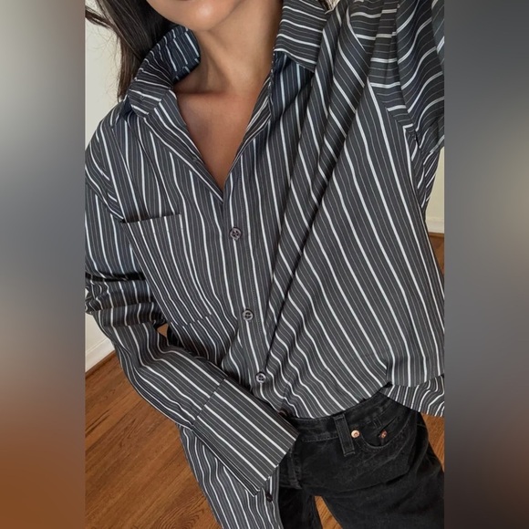 Oversized Black/White Stripe Button-Down Top - Picture 4 of 6